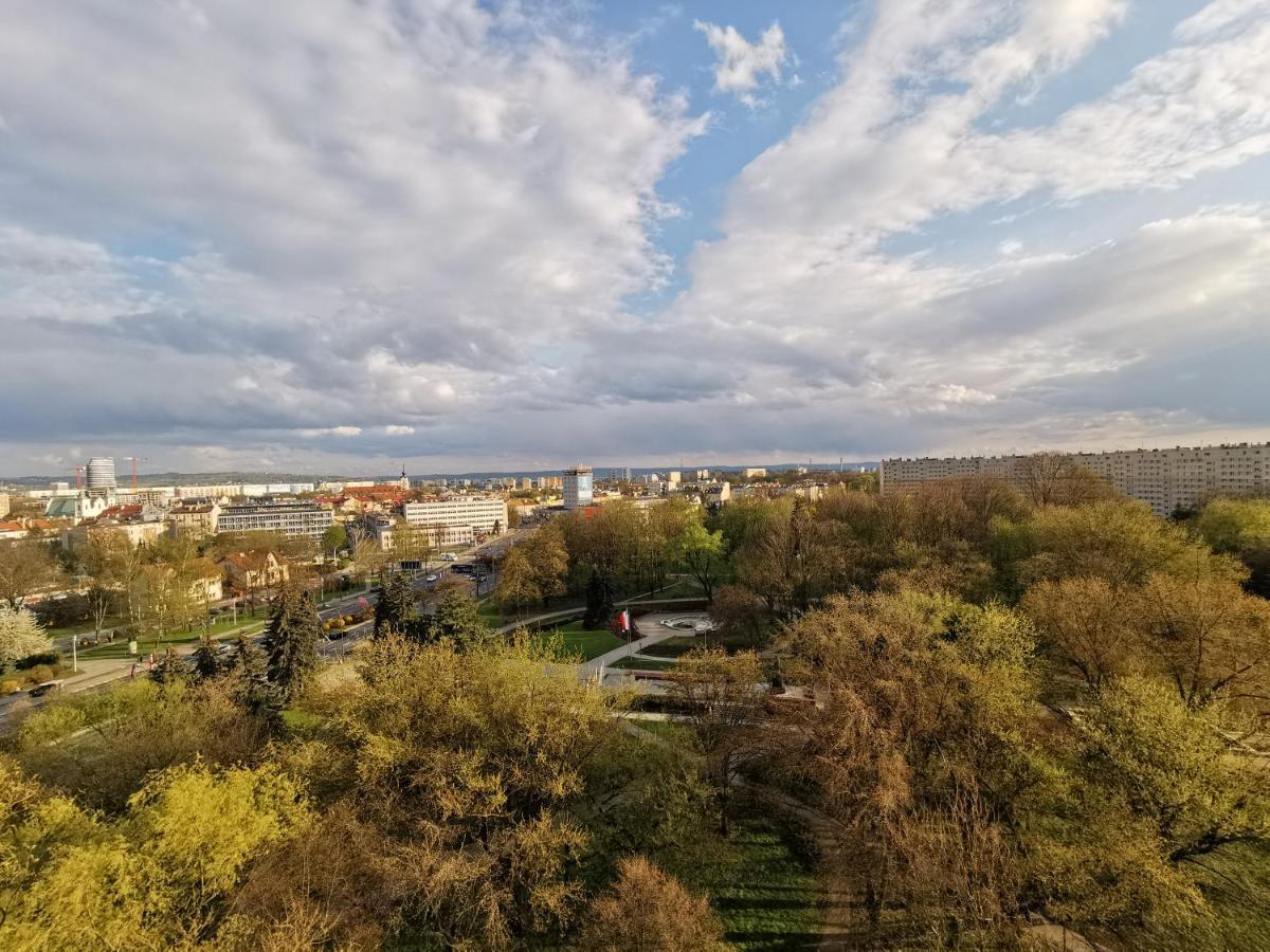 Apartment D&t Center View *